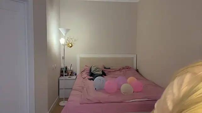 Mililluu - hard sqeezing my boobs