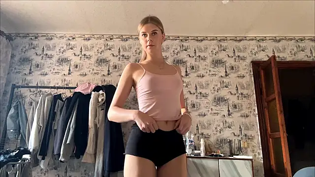 HoneysPiee - flash ass