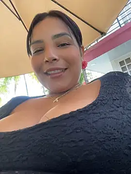 Sara-Vegaa - TAKEOFF PANTIES AND RUB CLITORIS IN PUBL