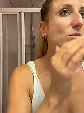 VivienneBlac - show my boobs for 3 min 🍑