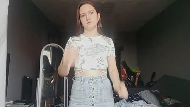 AlessandraToth - change outfit?