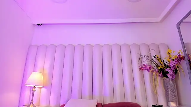 HeidyJones - play with my tits