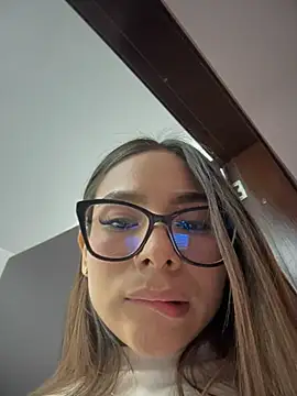 Amira_cute2 - Control toy 2 min+2 finger inside pussy