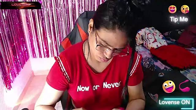 SweetAlmaa - open pussy now