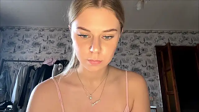 HoneysPiee - flash ass