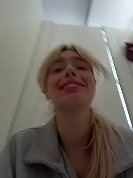 PollyLolly - take off my top for see boobs PUBLIC WC