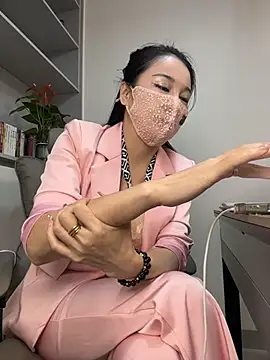 TopAlice566 - 裸露美胸1分钟