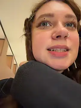 Lucy-joy - mmm pinch my nipples