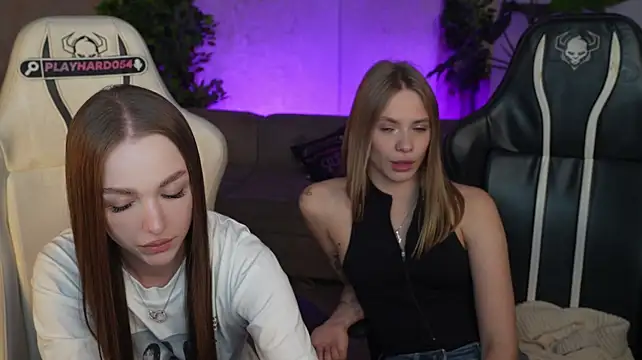 Ella_054 - doggy+slap ass 2 girls