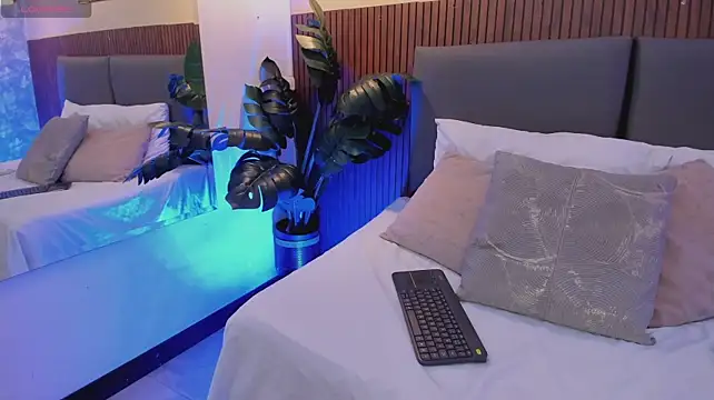 NicolleeEvanss - Erotic and sexy dance