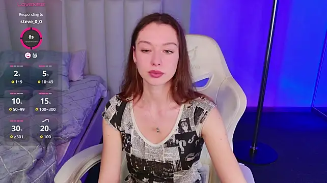 Mia_Skirttt - eyes contact