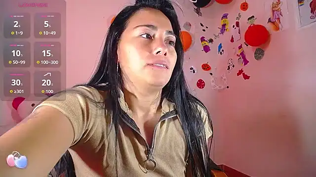 Hanna_girl21 - Put a dildo in her pussy to get her turn