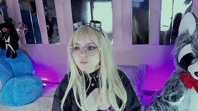 BizzyNoar - Blowjob/footjob