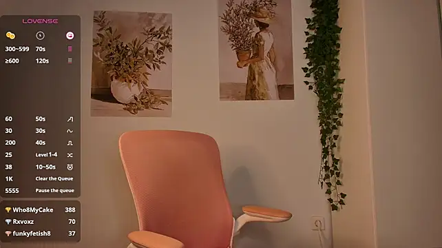 Diva_Amy - shake bare boobs close2cam