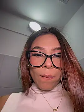 Amira_cute2 - RIDE DILDO COWGIRL +CONTROL TOY 1 MIN