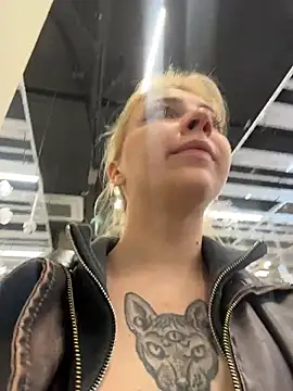 Sunny___Bunny - massage ass close to cam near ppl