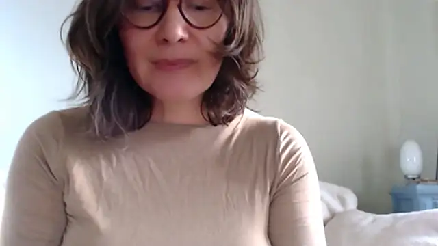 Muntthee - play with the nipples throught the top