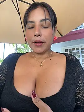 Sara-Vegaa - SHOWS ASSHOLE AND TWO FINGERS IN PUBLIC