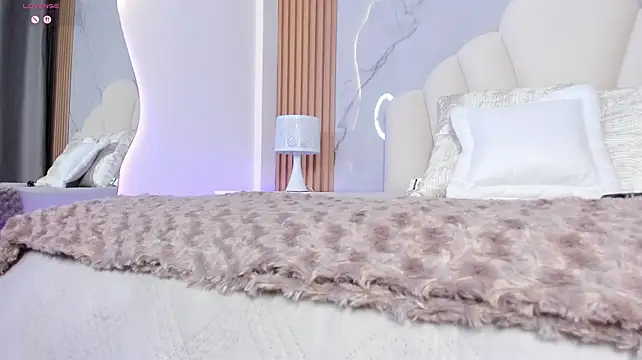 Raquel_Hide - Show tits and lick fingers 🤤