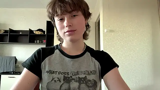 Nellyts - flash boobs