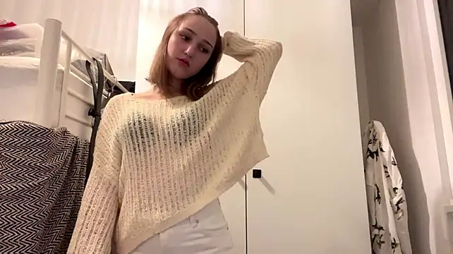 Sereneglowz - Lift my shirt, dance with naked back 😍