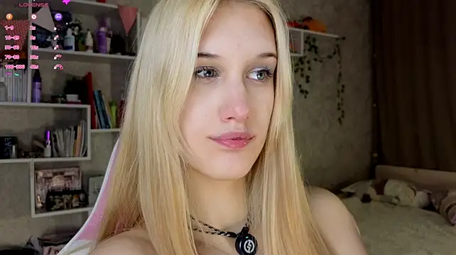 AnnyiBlue - Bootyb tease clos to cam