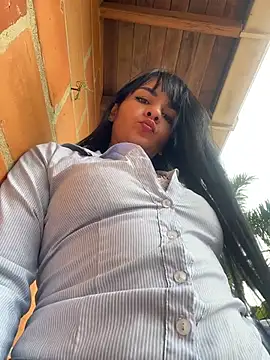 LuxeBrunetteXXX - BOOBIE TEASE AT WORK🍒