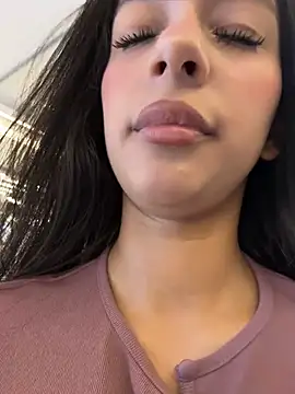BellaTous - Make me wet