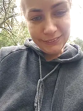 Keli_Jessi - Squirt in public park