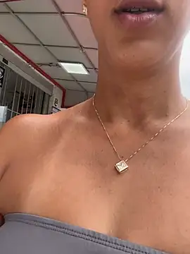 Brunaferrazz - 🔥 INDO NA CASA DA IRMÃ SAFADA 🔥
