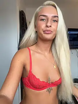 Millymae_ - Naked doggy🐶