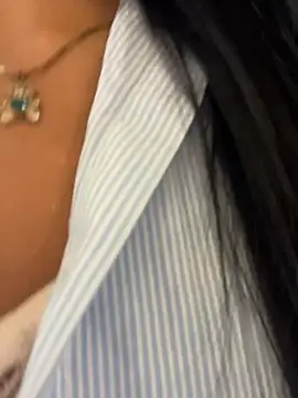 LuxeBrunetteXXX - BOOBIE TEASE AT WORK🍒