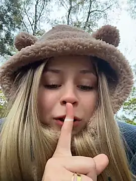 RossyMood - show my underwear on the STREET
