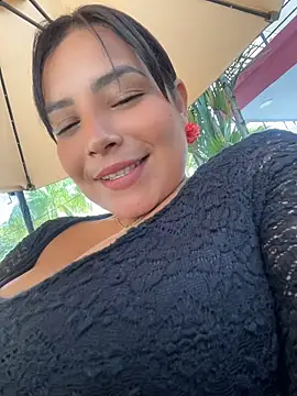 Sara-Vegaa - SHOWS ASSHOLE AND TWO FINGERS IN PUBLIC