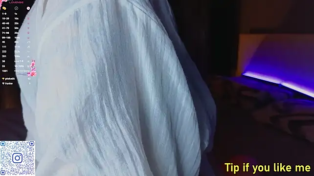 TinyMollys - Shake that ass in your face