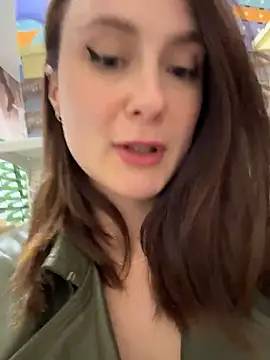 Dina_Tease - SHOW FAT PUSSY LIPS NAKD und COAT
