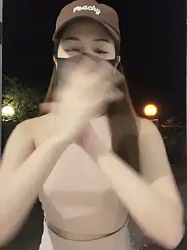 My_Melodyy - Make me cum pussy in public garden 🪴😈
