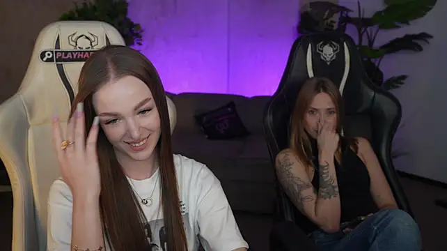 Ella_054 - doggy+slap ass 2 girls