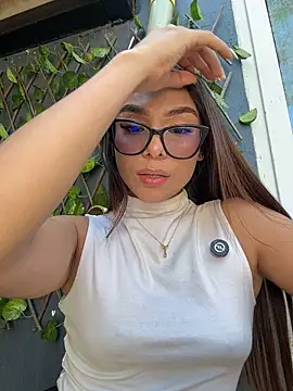 Amira_cute2 - RIDE DILDO COWGIRL +CONTROL TOY 1 MIN