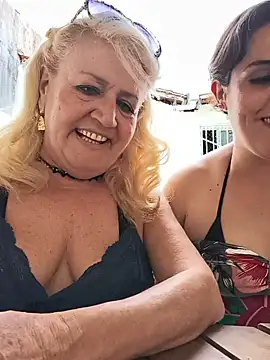 Belladama61 - As belas colocar o plug no cuzinho