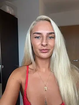 Millymae_ - Naked doggy🐶