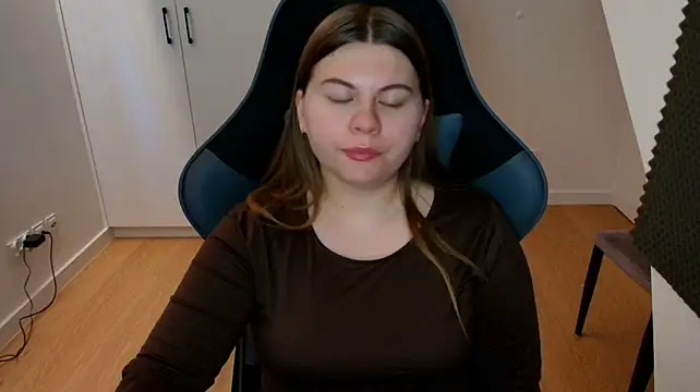 AbbyLuxee - DOGGY+SHAKE ASS🍑😁
