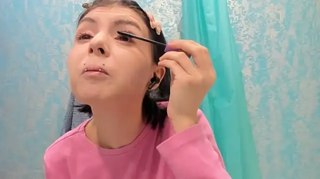 ErlinaBuoy - Shake boobs with bra intil flash nipples