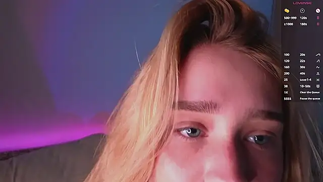 AliviaWithLove - Shake tits close to cam <3