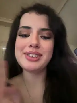 Noradior - take off top and show tits 🍒