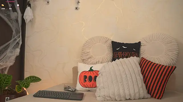 Natasha_Smith09 - Show ass+ spanks