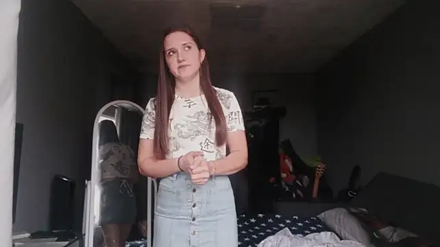 AlessandraToth - change outfit?