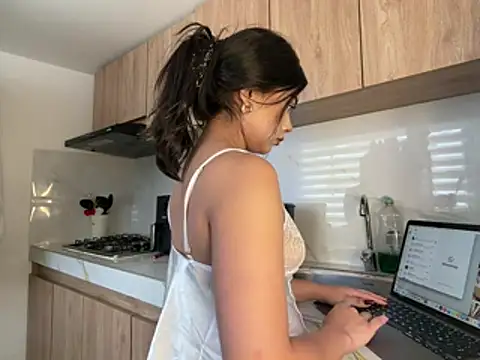 Sara_rousse10 - oil in my body