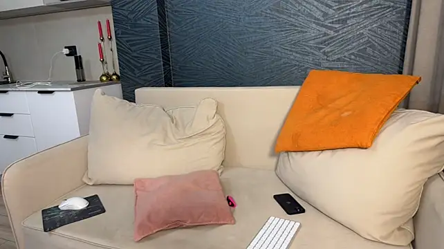 Molly_Beauti - Double penetration and SQUIRT