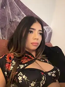 HoneyMollyX - SPREAD MY LEGS + PUSSY FINGERING CLOSE